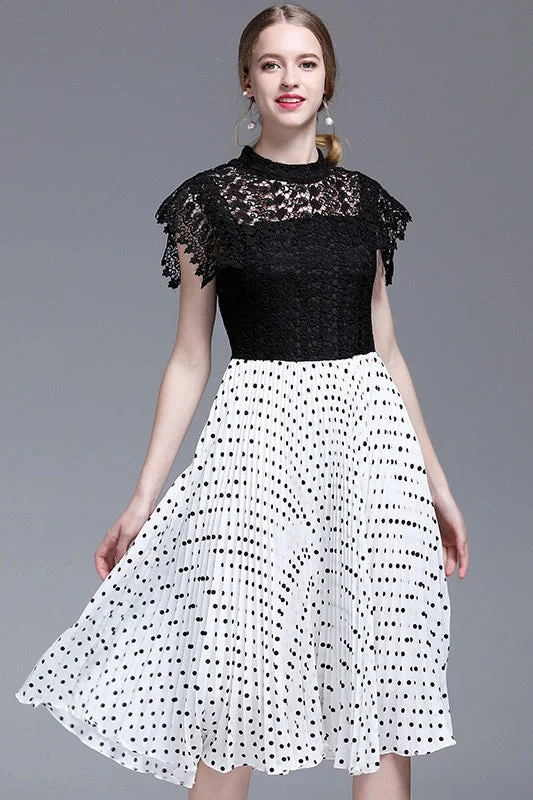 printed dressLace Contrast Pleated Dress