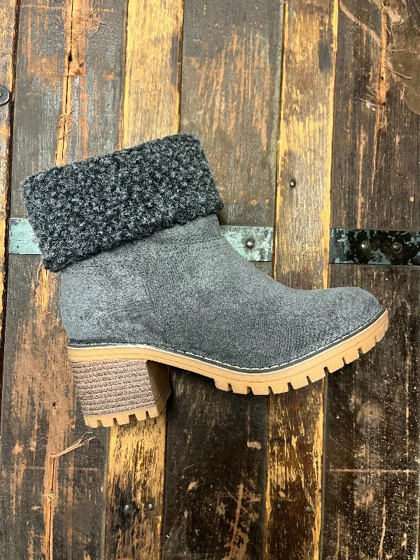 casual dressGrey Fur Bootie